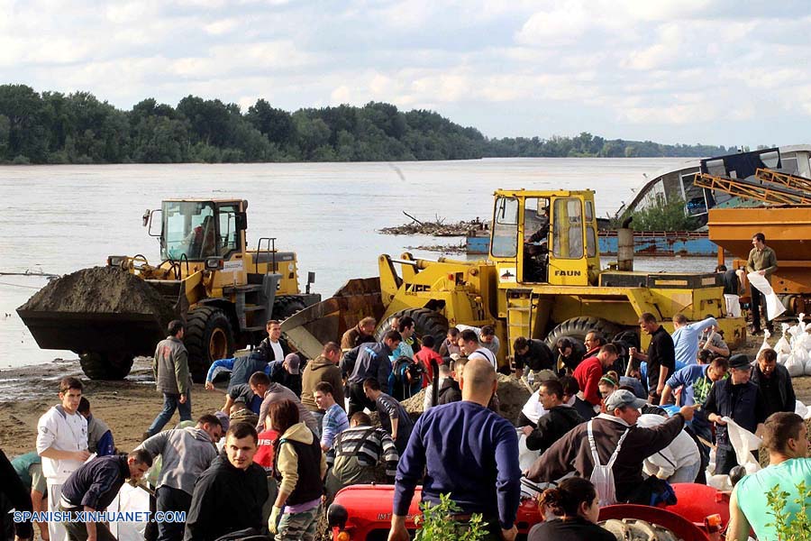 Inundaciones dejan 12 muertos en Serbia y ponen en riesgo central eléctrica