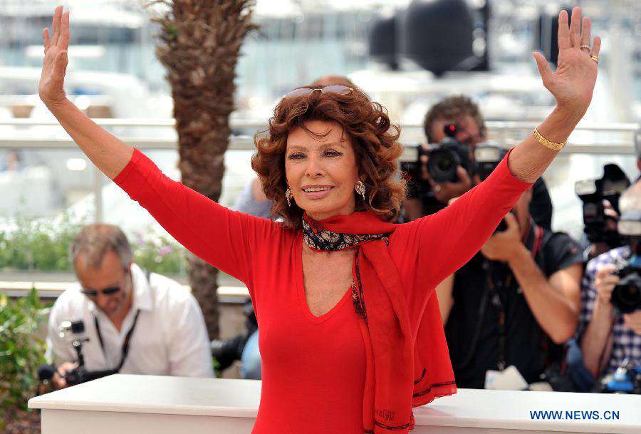 Sophia Loren aparece en Cannes para "La voce umana" 3