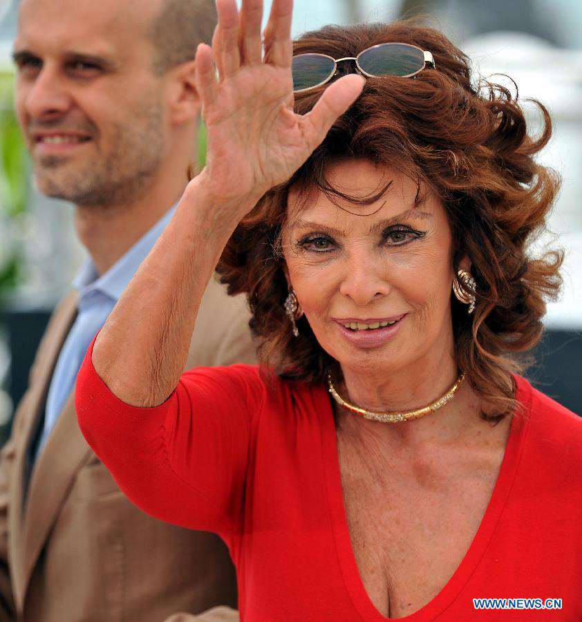 Sophia Loren aparece en Cannes para "La voce umana" 4