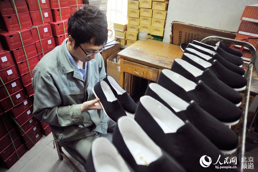 Cada par de zapatos será examinado cuidadosamente, ¿cuál es el secreto del éxito de Neiliansheng? (bj.people.cn)