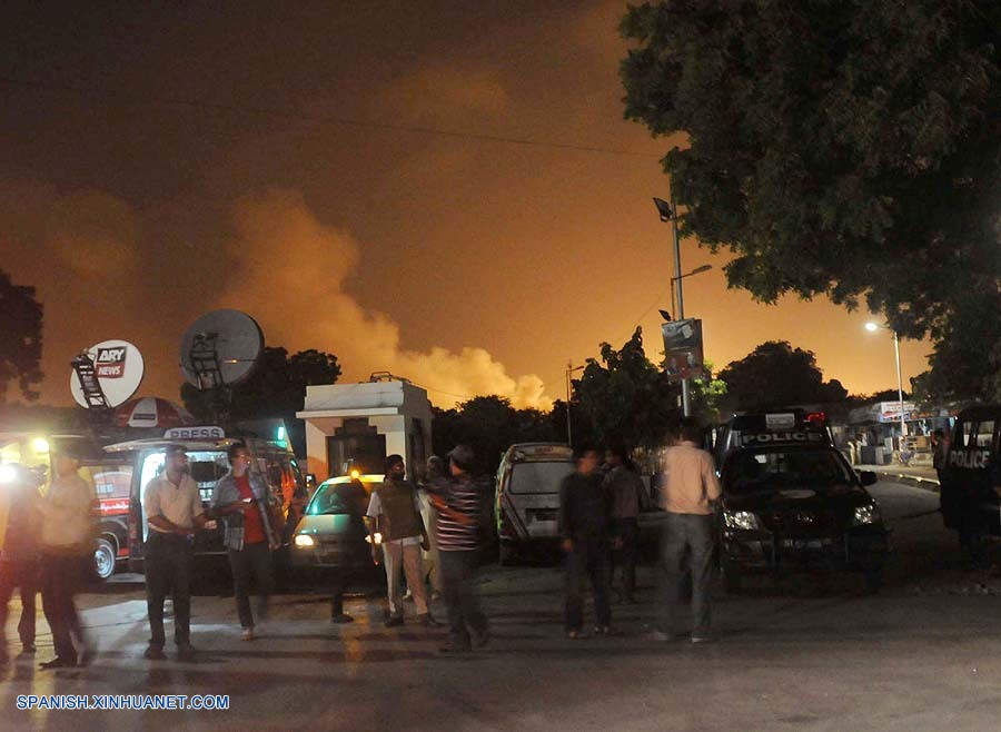 Mueren tres militantes en ataque a aeropuerto de Karachi, Pakistán