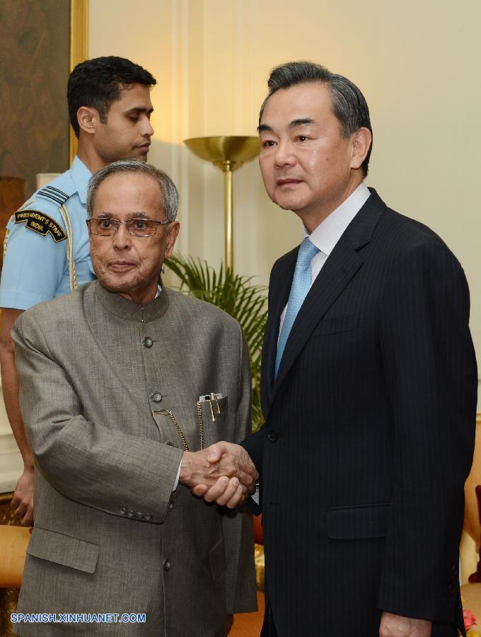 Presidente indio se reúne con cancller chino