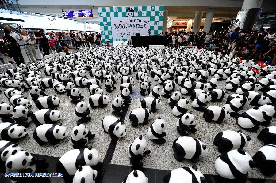 1600 pandas de papel llegan al aeropuerto Internacional de Hong Kong 