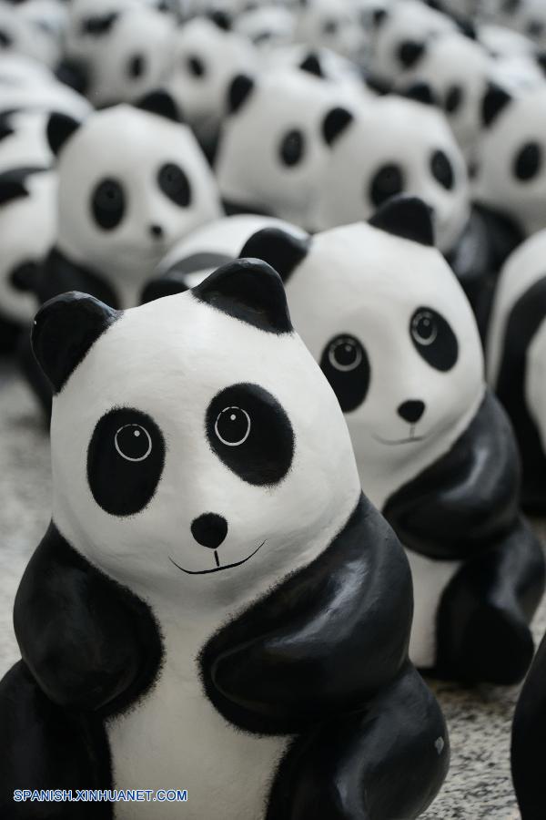 1600 pandas de papel llegan al aeropuerto Internacional de Hong Kong 