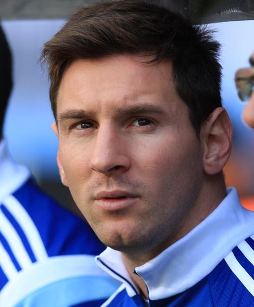 Mundial 2014: Messi regala sudadera a aficionado brasileño durante entrenamiento
