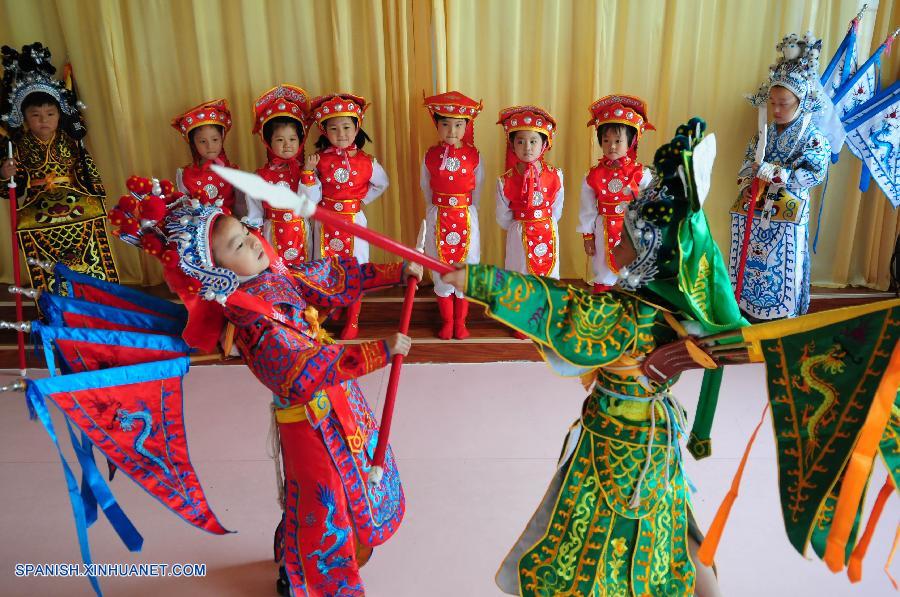 Shandong: Niños aprenden Opera de Beijing  3