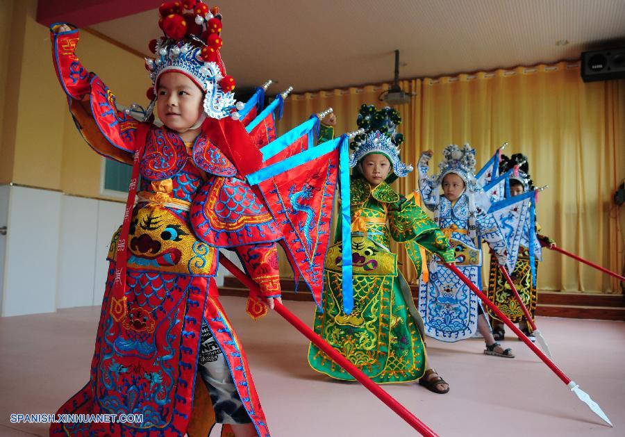 Shandong: Niños aprenden Opera de Beijing  4