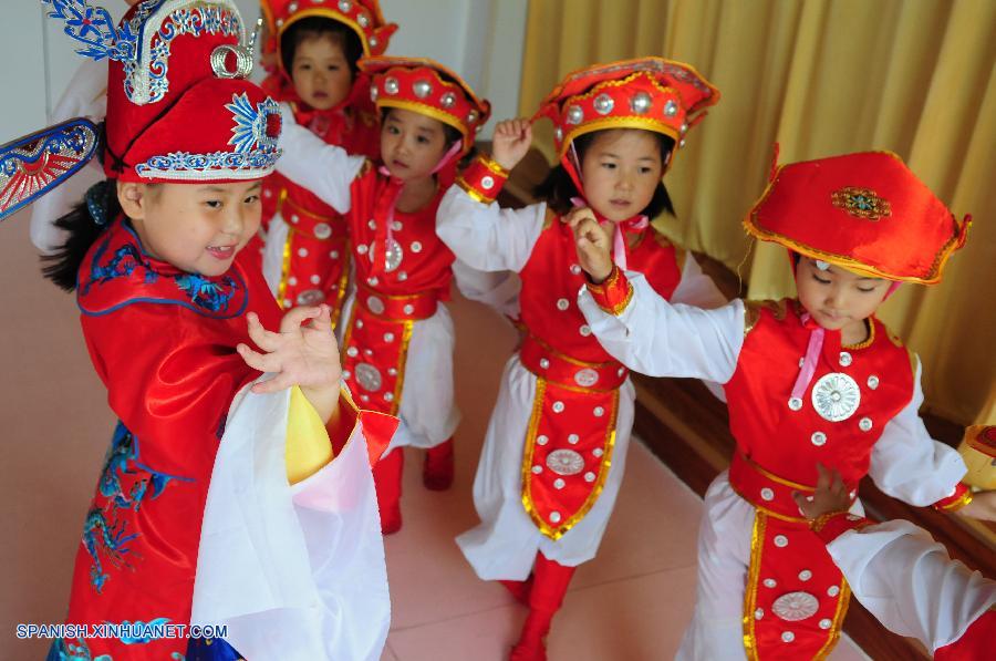 Shandong: Niños aprenden Opera de Beijing  5