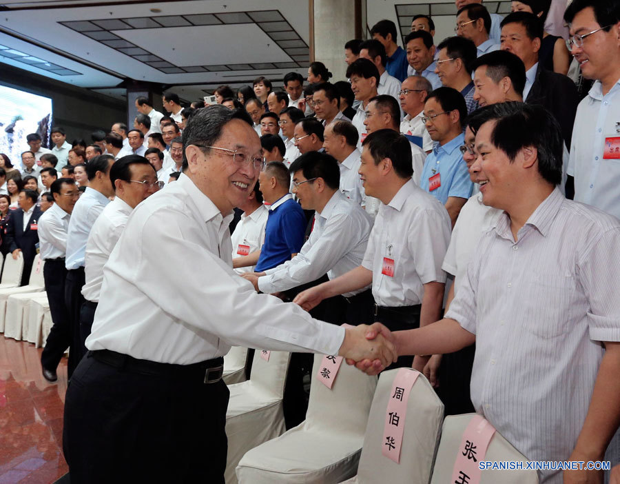 Máximo asesor político chino pide desarrollo económico y social