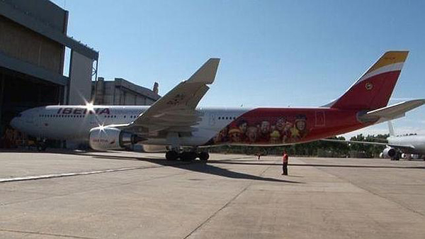 Un rayo impacta en el avión de la selección española al regresar del Mundial