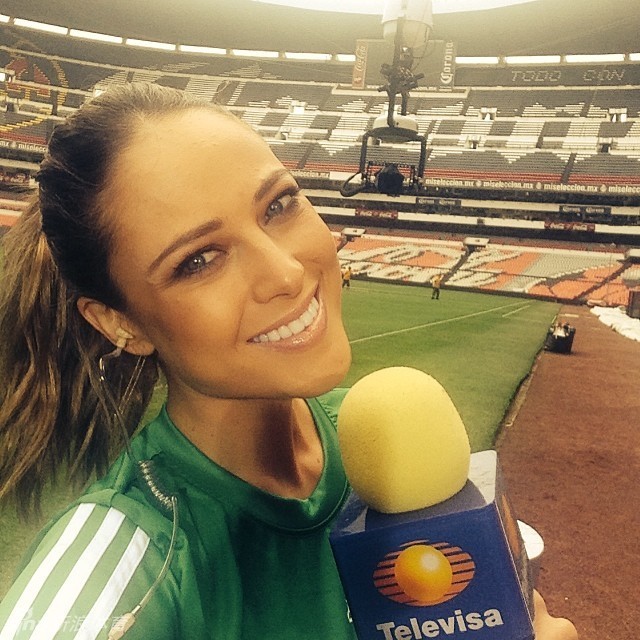 La sexy presentadora mexicana Vanessa Huppenkothen se despide a la selección mexicana