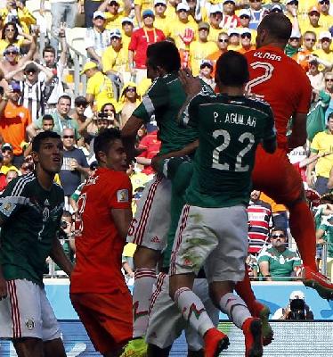 MUNDIAL 2014: Presidente de México elogia "entrega" de selección de fútbol