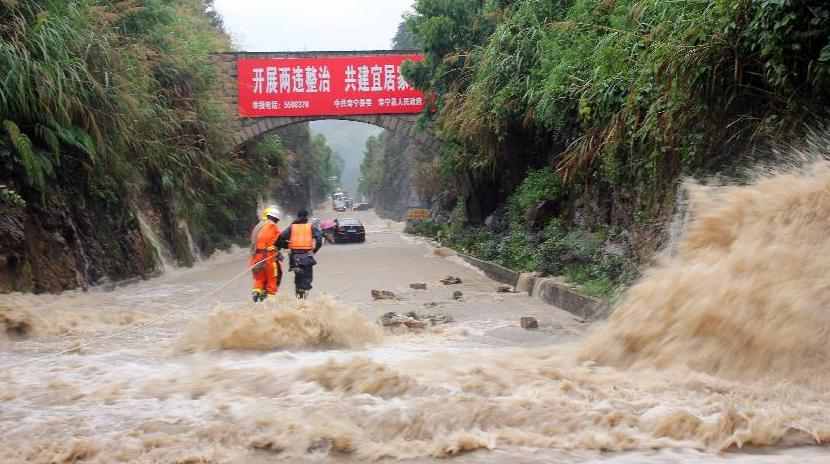 China continúa con la alerta por tormentas en sur del país