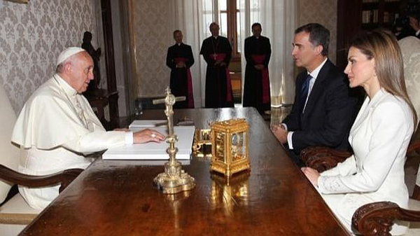 Felipe VI invita al Papa Francisco a visitar España