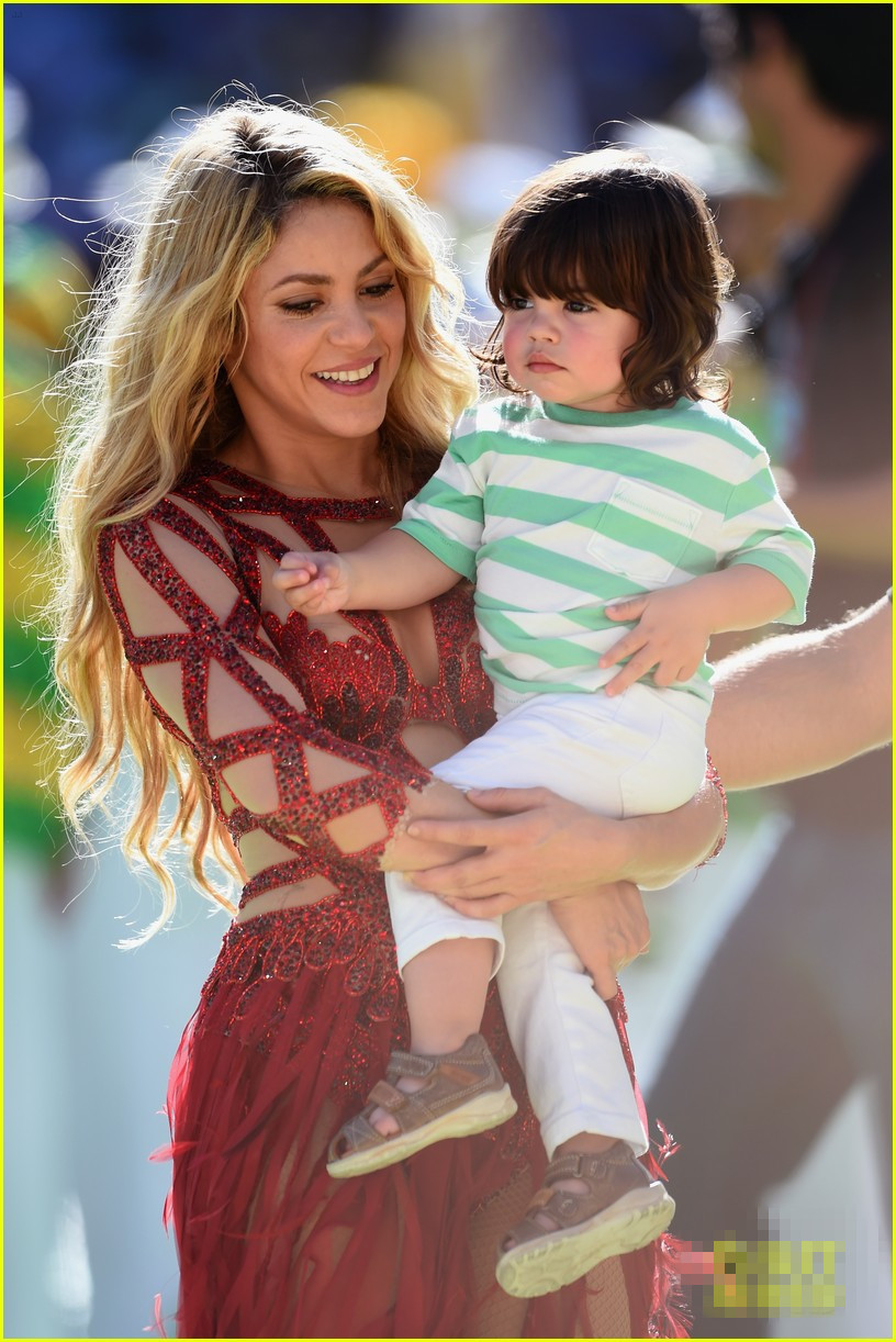 Caliente Shakira le pone ritmo a la clausura de Brasil 2014 con su hijo chulo