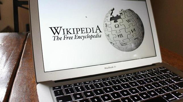 Un hombre escribe 10.000 artículos diarios en Wikipedia
