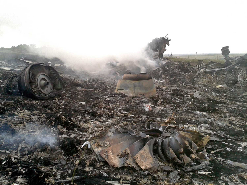 Revelan primeras imágenes de avión malayo derribado en Ucrania