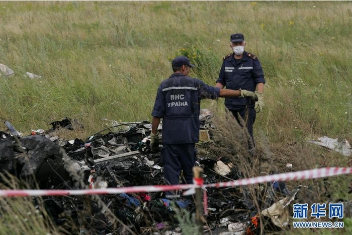 Trasladan restos humanos del vuelo MH17 en vagones frigoríficos de tren