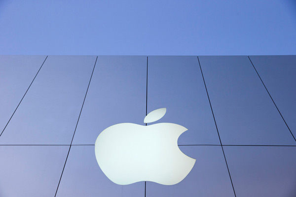 El logotipo de Apple en el “Viernes Negro” de San Francisco, California en una foto de archivo del 29 de noviembre de 2013.