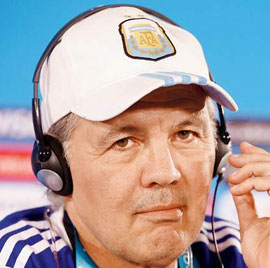 Fútbol: Alejandro Sabella deja timón de selección argentina