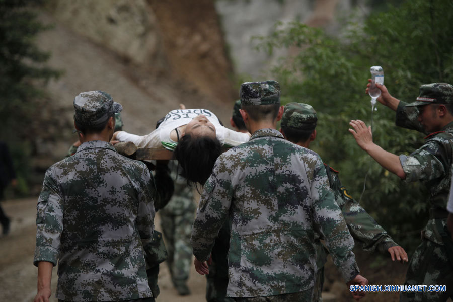 Sube a 381 número de muertos en terremoto de suroeste de China 