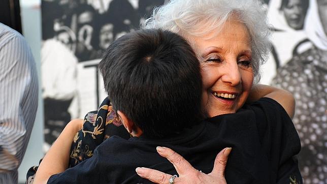 Encentran al nieto desaparecido de la presidenta de las Abuelas de la Plaza de Mayo