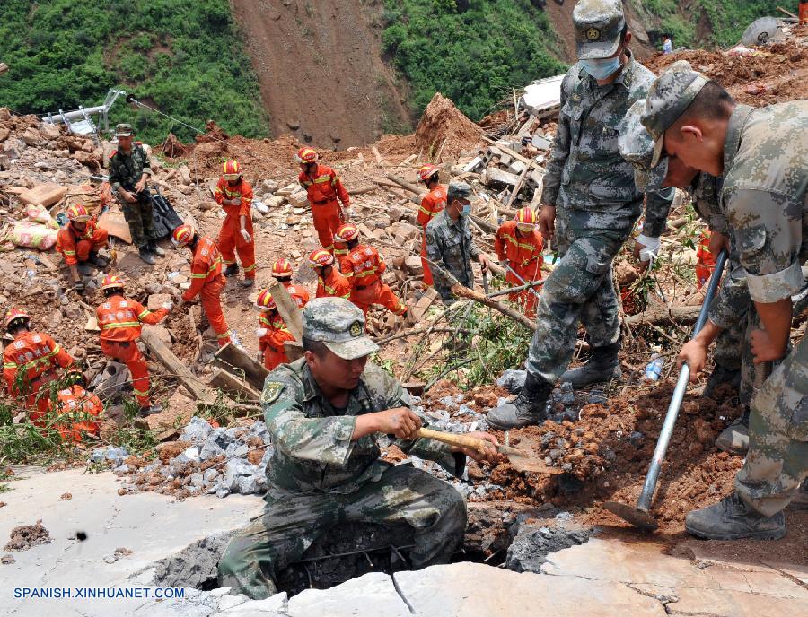 Asciende a 615 cifra de muertos por sismo en China