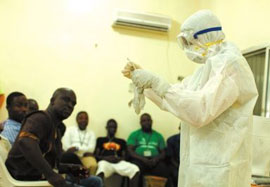 Muere médico que atendió a enfermo de ébola en zona petrolera de Nigeria