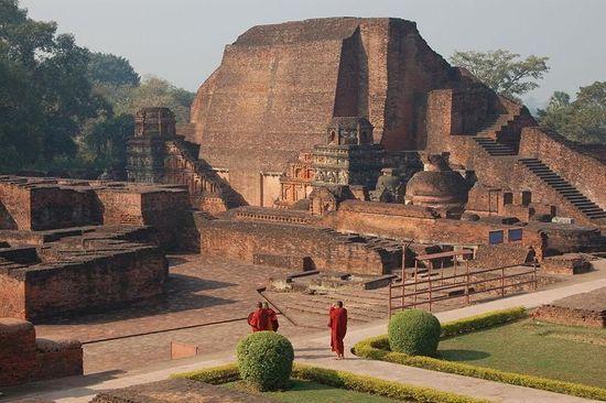 Las antiguas ruinas del Templo de Nalanda, India.