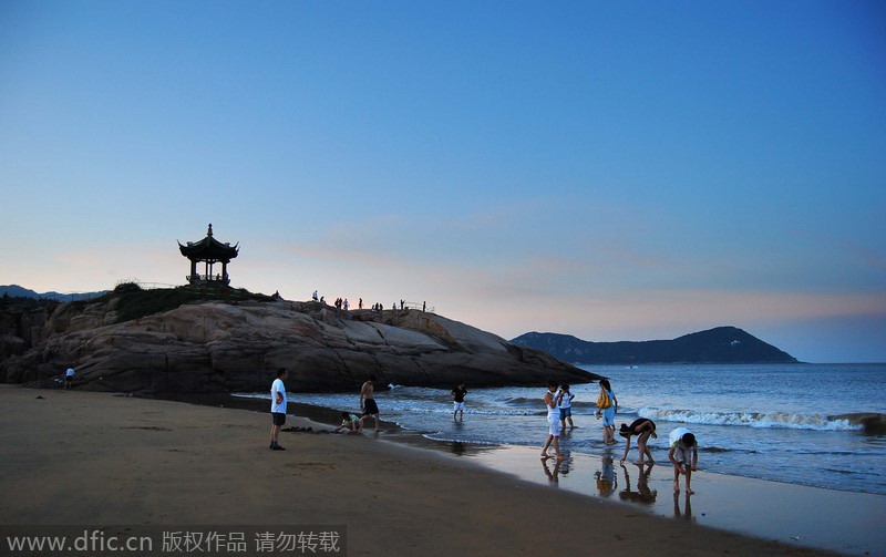 El Monte Putuo, en Zhejiang. Es una isla de gran importancia en el budismo chino. Como destino turístico, muestra su belleza de mar y montaña. [Foto: IC] 