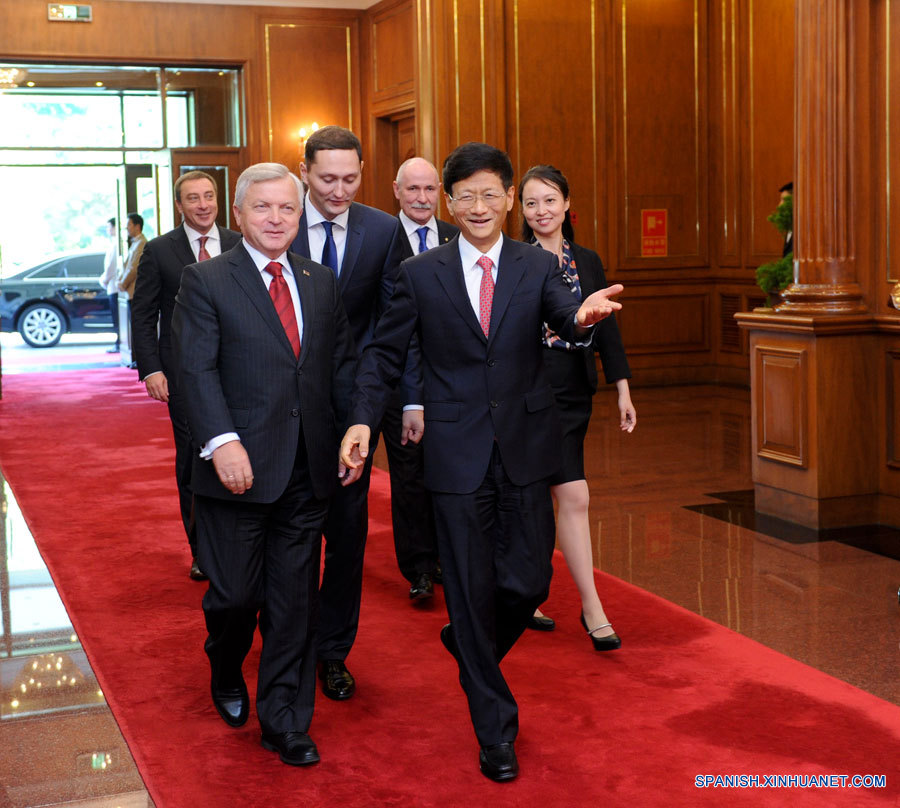 China y Bielorrusia discuten cooperación bilateral