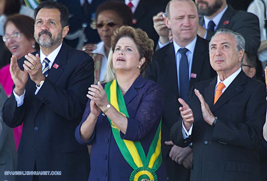 Presidenta de Brasil niega que acusaciones de corrupción en Petrobras sean contra el gobierno
