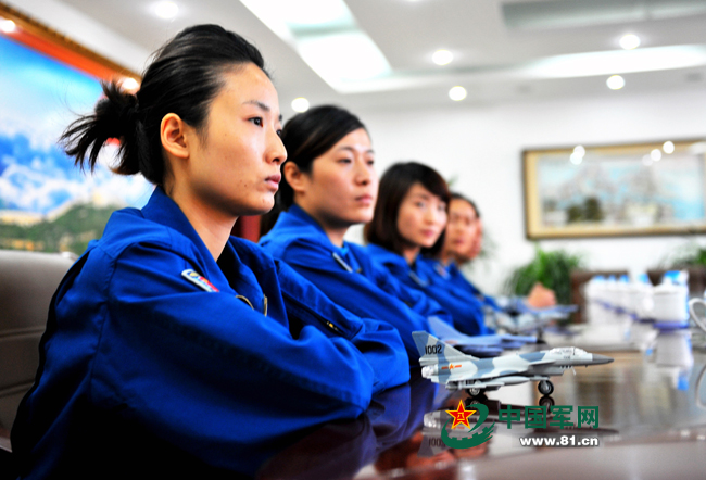 Mujer piloto de combate de la fuerza aérea china