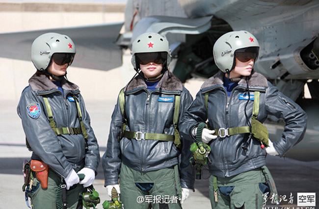 Mujer piloto de combate de la fuerza aérea china