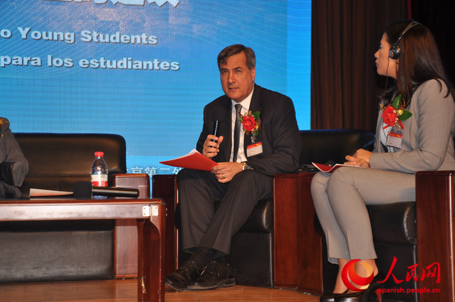El Embajador del Perú en China, Sr. Juan Miguel Miranda dio discurso en el diálogo. (Foto: Liu Xuxia)