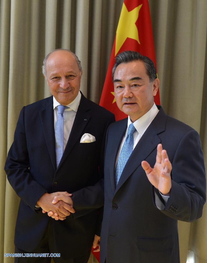 Canciller chino dialoga con homólogo francés sobre lazos bilaterales y temas internacionales