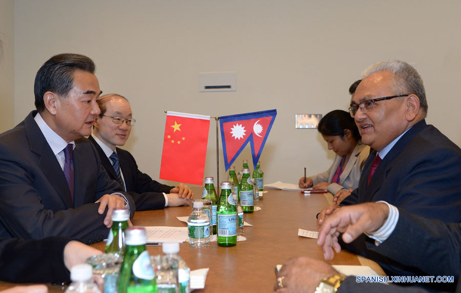 China y Nepal potenciarán su asociación de cooperación, según canciller chino