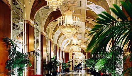 Hilton venderá hotel Waldorf Astoria Nueva York a aseguradora china Anbang