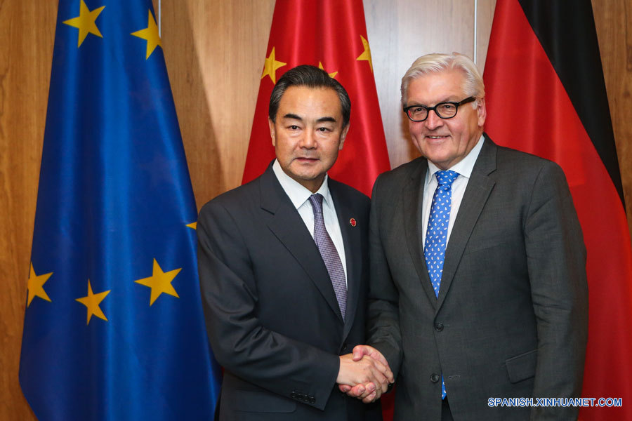 Ministros de RREE de China y Alemania hablan sobre lazos bilaterales