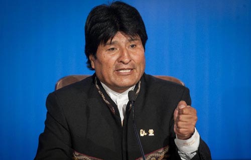 MULTIMEDIA-BOLIVIA ELECCIONES: Morales, indígena y sindicalista, perfila una nueva victoria electoral