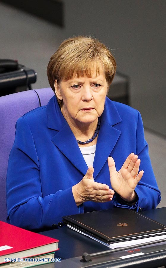 Merkel aboga por el diálogo directo con Rusia sobre crisis ucraniana