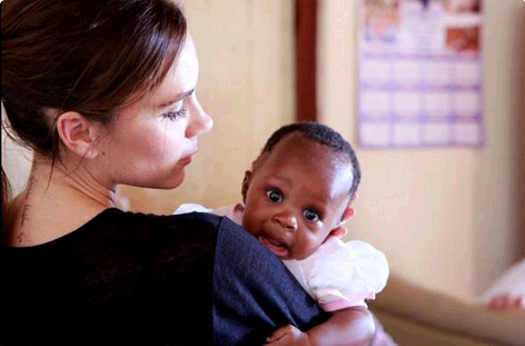 Victoria Beckham muestra su primer viaje como embajadora de la ONU en la lucha contra el sida