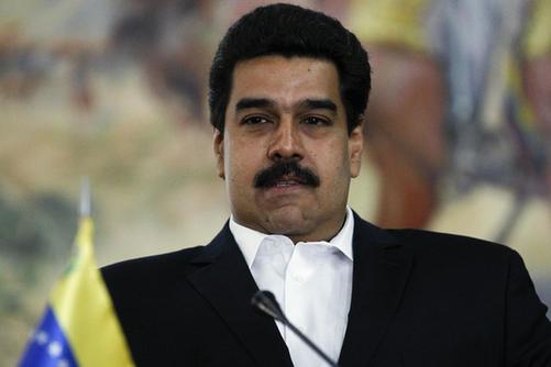 Presidente de Venezuela acusa a EEUU de "inundar" mercado petrolero con crudo contaminante