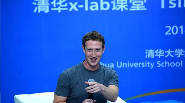 Mark Zuckerberg, fundador y presidente de Facebook, pronuncia un discurso tras ser nombrado miembro de la Junta Consultiva de la Escuela de Economía y Gestión de la Universidad de Tsinghua en Beijing.