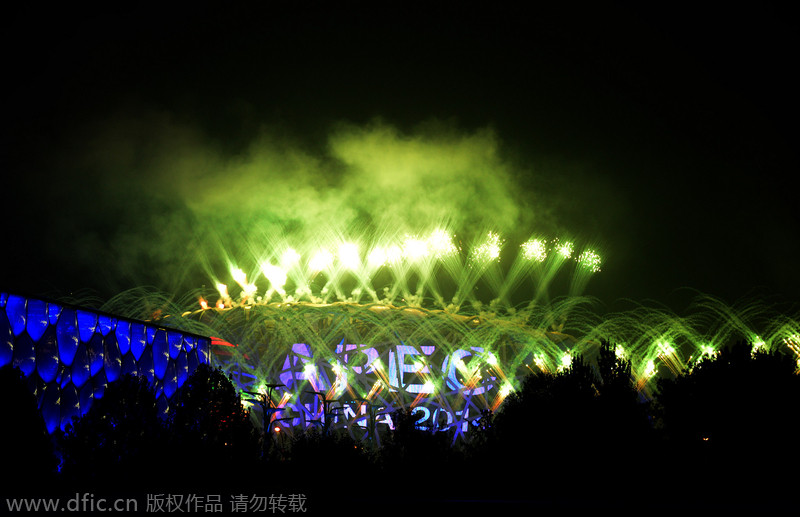 Ensayan espectáculo de fuegos artificiales para APEC