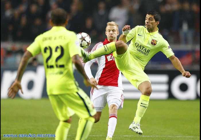 Fútbol: Barcelona gana 2-0 al Ajax con goles de Messi