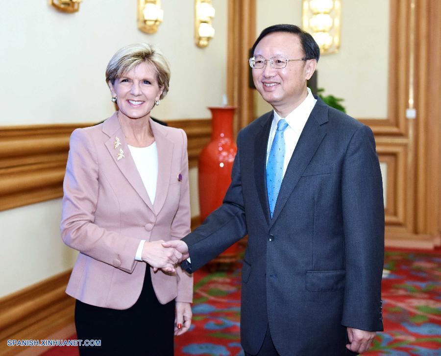 Consejero de Estado chino se reúne con ministra del Exterior australiana