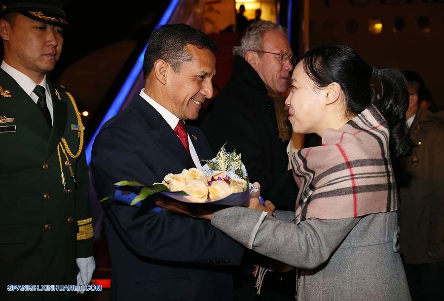 Presidente de Perú llega a Beijing para reunión de APEC