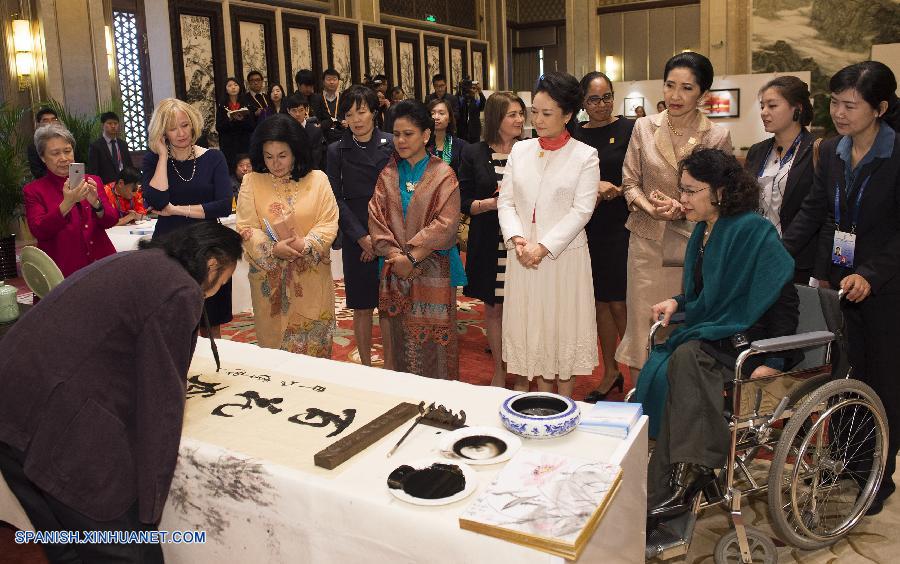 Esposa de presidente chino pide sociedad justa y tolerante para personas discapacitadas