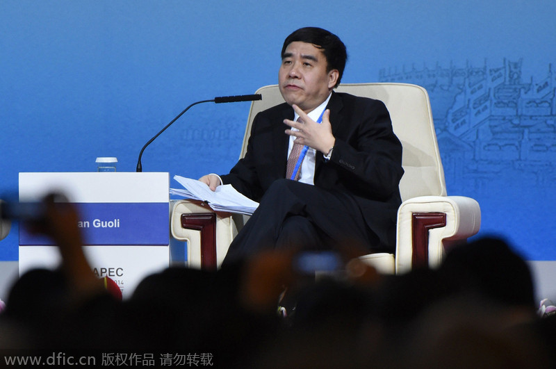 Tian Guoli, presidente del Banco de China diáloga durante el encuentro APEC de Directores Ejecutivos. CEO Summit 2014 se celebró en Pekín, dentro del Foro de Cooperación Económico Asia-Pacífico (APEC). [Foto/Xinhua]